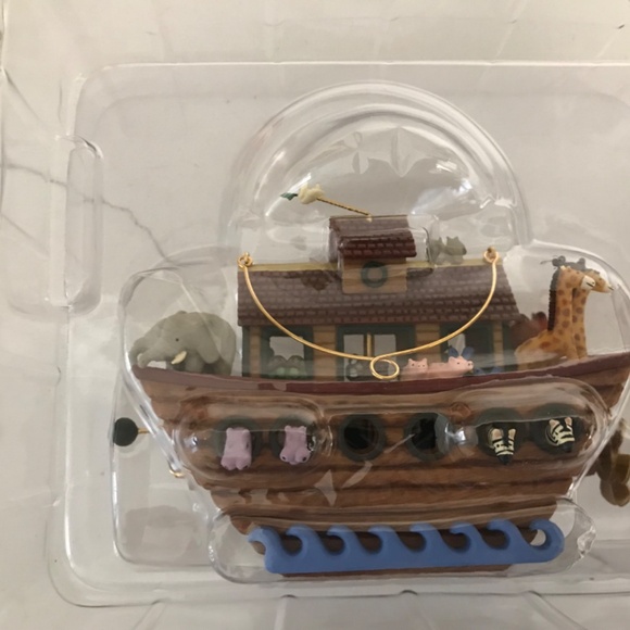 Hallmark Keepsake Noah’s Ark Christmas Ornament 2004Handcrafted NIB - Picture 7 of 7